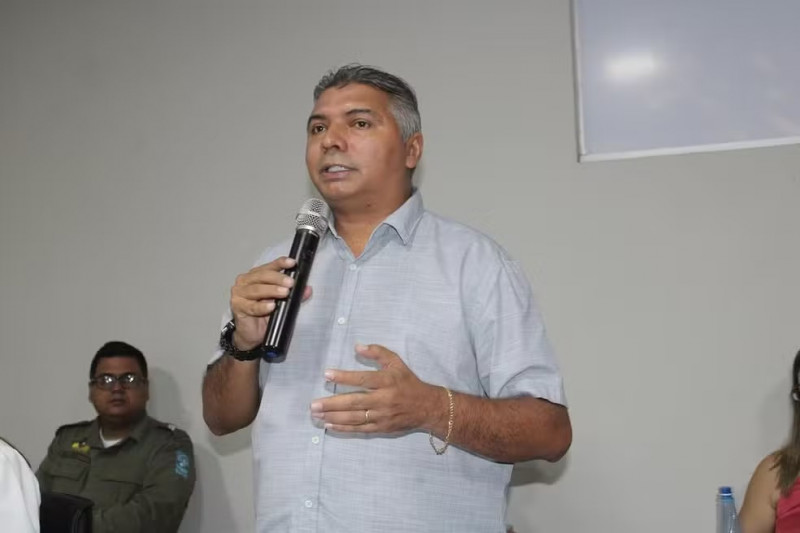 Prefeito do Piauí é condenado por acumular cinco cargos públicos