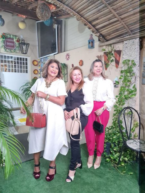 #Migas - Um click das queridas Vera Lucia Santos, Pastora e Brito e Elizabeth Zanovello em evento badalado. Chics!!! - (Tibério Hélio)