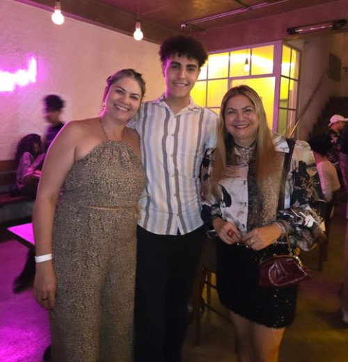 #Miga - Um click com a querida Débora Prado e o meu filho Yuri Sampaio em noite badalada em Sampa. Chics!!! - (Luciêne Samapio)