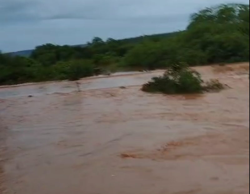 Rodovia BR 316, em Picos, ficou intransitável - (Reprodução)