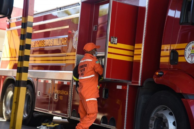 Bombeiros conseguem combater incêndio que matou quatro pessoas em Canto do Buriti