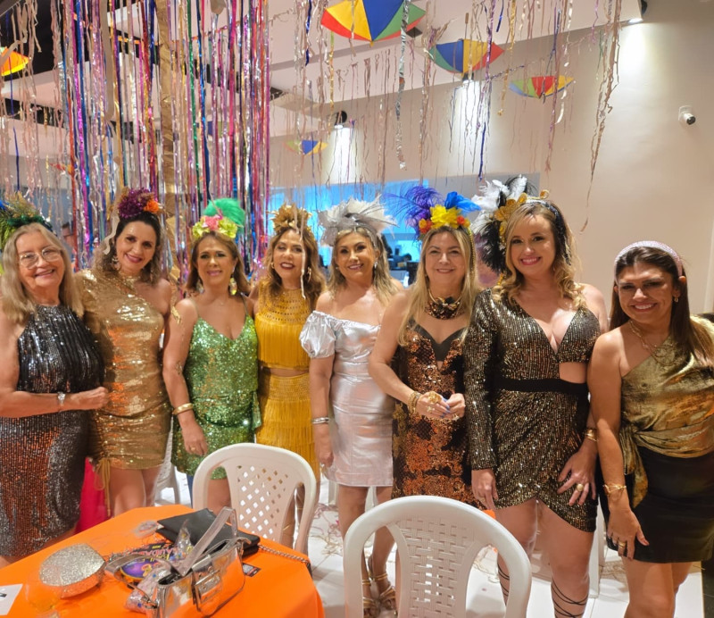 #BailedaSaudade - Um click com as queridas Maria José Santos, Kamille Uchôa, Lúcia de Fátima, Honorina Pães Landim, Regina Célia Bezerra, Janaínna Uchôa, Amparo Guimarães em noite badalada de Carnaval. Chics!!! - (Luciêne Sampaio)