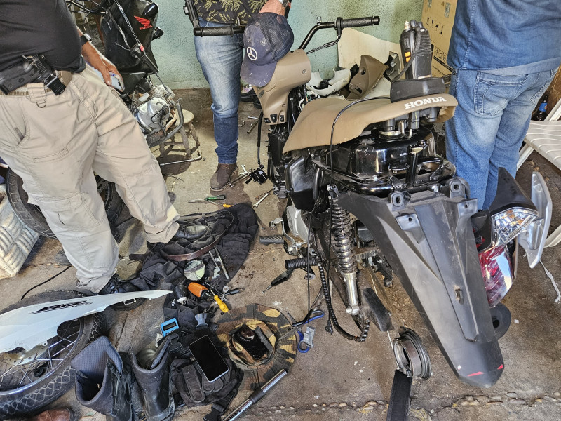 Desmanche de motocicletas é desarticulado em Teresina; suspeitos conseguem fugir - (Jailson Soares / O DIA)