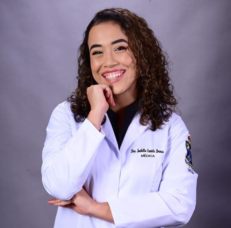 Isabella Barros Castelo Branco, recém-formada em medicina - (Reprodução/Instagram)