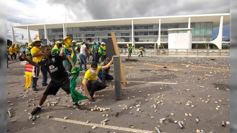 Ataque aos Três Poderes, em Brasília - (Agência Brasil)