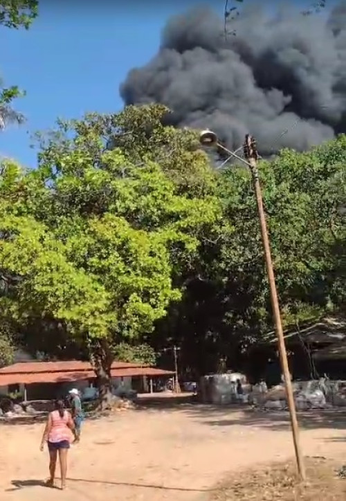 Incêndio atinge cooperativa de recicláveis na Santa Maria da Codipi - (Reprodução/redes sociais)