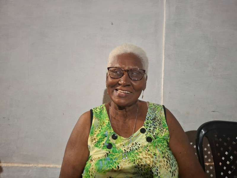 Aos 80 anos, a aposentada Isabel Ferreira da Silva acompanha o Bumba Meu Boi Imperador da Ilha desde a adolescência - (Daniel Oliveira/ODIA)