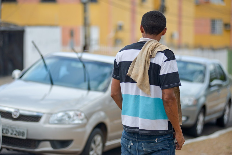 Vereadores arquivam proposta que buscava proibir atuação de flanelinhas em Teresina