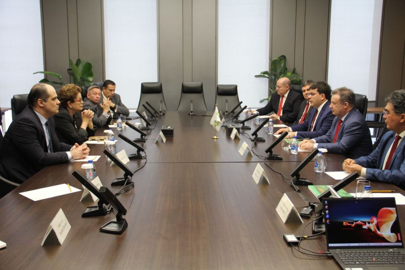 Governador durante reunião com Dilma Roussef e representantes do Brics - (CCOM/ Divulgação)