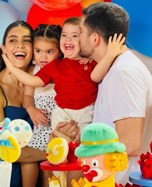 #Family - Parabéns para o fofo Gabriel (4 anos)l!! Comemorou a data com os pais @dani.claudino & Jorge Filho, que são também pais da Beatriz. Chics!!! - (Arquivo Pessoal)