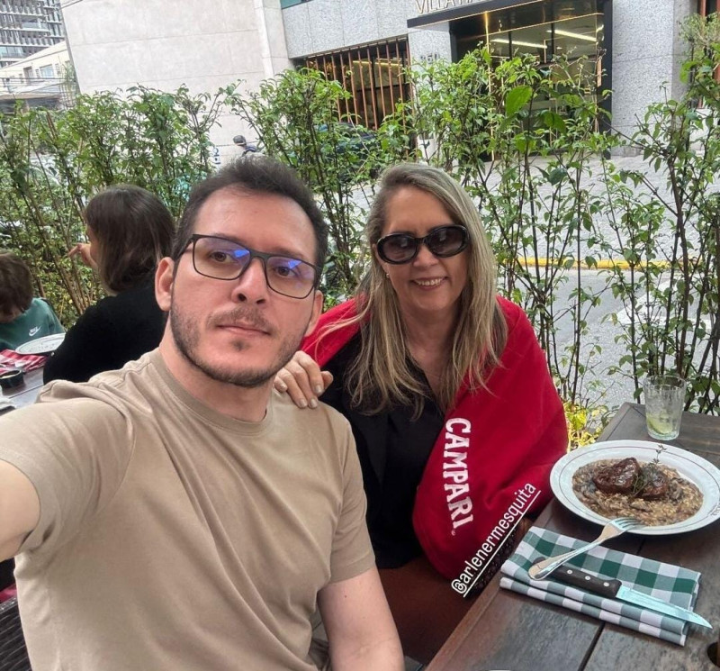  #Filho&Mãe - Um click dos queridos Dr. Paulo Mesquita com a mãe, a empresária Arlene Mesquita em São Paulo. Chics!!! - (Arquivo Pessoal)