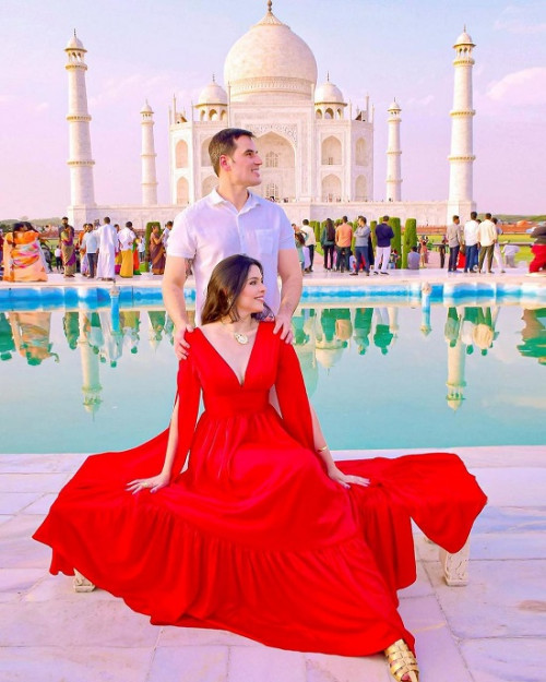 Um click da médica Ana Letícia Zanatta e do delegado Matheus Zanatta em foto direto do Taj Mahal na Índia