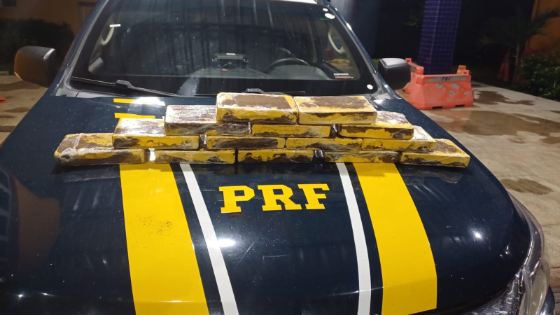 PRF apreende 14 kg de cocaína em ônibus, em Piripiri - (Divulgação/PRF)