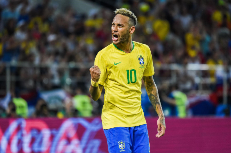 Neymar Jr.: A estrela deslumbrante do futebol brasileiro
