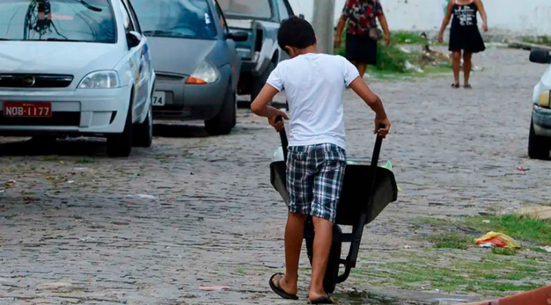Número de crianças em situação de trabalho infantil cresceu nos últimos três anos, diz IBGE