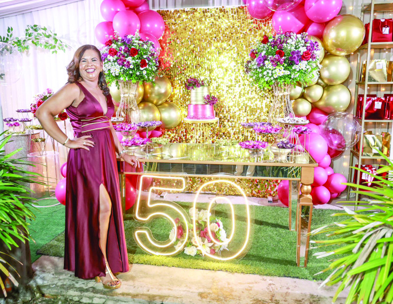 Empresária Áurea Lúcia Luz, no sábado que passou, celebrou seus 50 anos de vida, com uma mega festa  na cidade de União, onde recebeu familiares e amigos. - (Arquivo Pessoal)