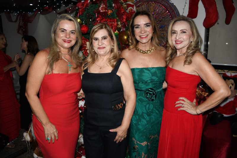 #Migas - Um click das queridas Cristina Tourinho, Lizete Dias, Joilza Leitão e Neide Moura em #tbt de festa badalada no fim de ano. Chics!!! - (Magal Santos)