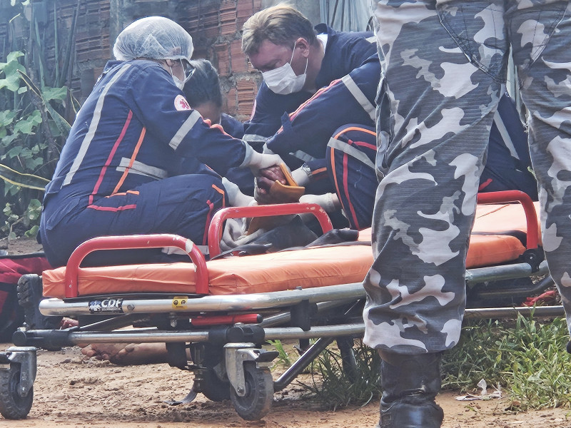 Durante a troca de tiros, um dos suspeitos foi atingido no pescoço e no braço - (Jailson Soares/ODIA)