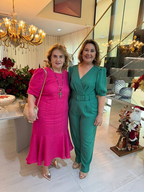 #Feliz Natal - Um click das queridas Bena Moura Santos e Ana Maria Rios em reunião badalada. Chics!!! - (Arquivo Pessoal)