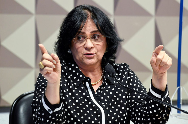 Após fraudes no INSS, senadora pede impeachment de Carlos Lupi, ministro da Previdência