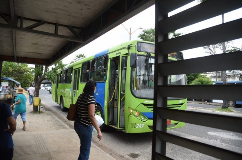 Ônibus não circulam em Teresina após ordem de aumento de frota, diz Sintetro