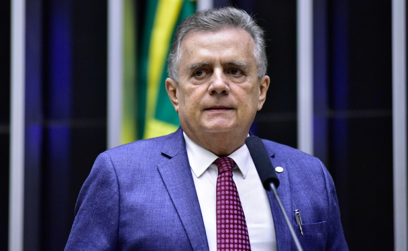 Deputado Flávio Nogueira durante pronunciamento - (Zeca Ribeiro/ Câmara dos Deputados)