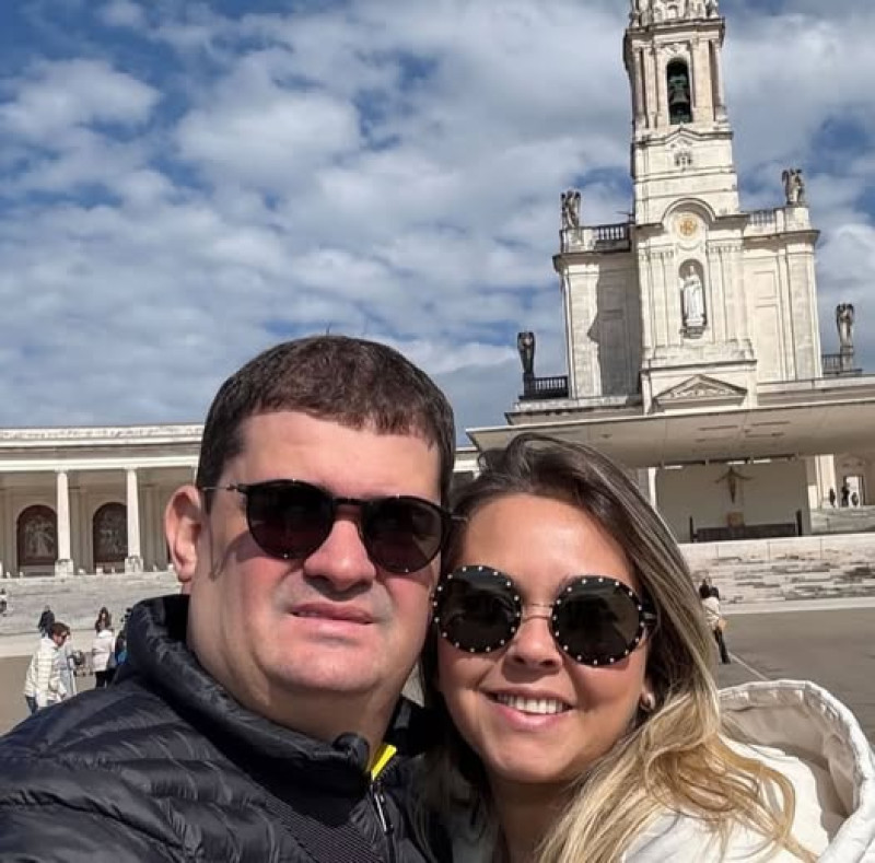 #Fé - Um click dos queridos Júlio César Lima Filho & Maria Clara Napoleão no Santuário de Fátima, em Fátima / Portugal. Chics!!! - (Arquivo Pessoal)