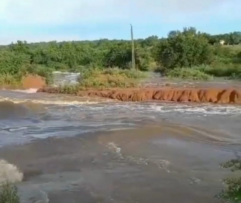 Barragem da Ingazeira rompe em Massapê do Piauí. - (Reprodução/Redes Sociais)