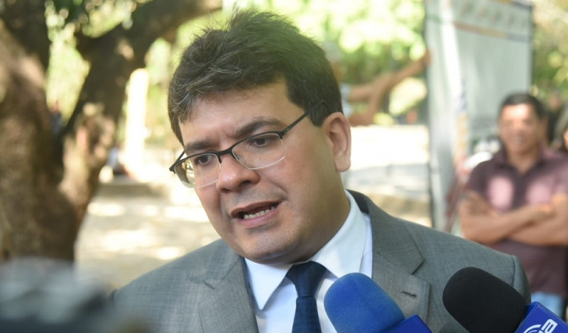 Governador rebate críticas às viagens: “tem gente que quer o Piauí como coitadinho”