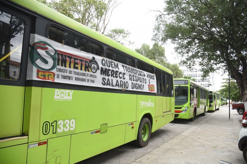 Greve dos ônibus em Teresina - (Assis Fernandes/ O DIA)
