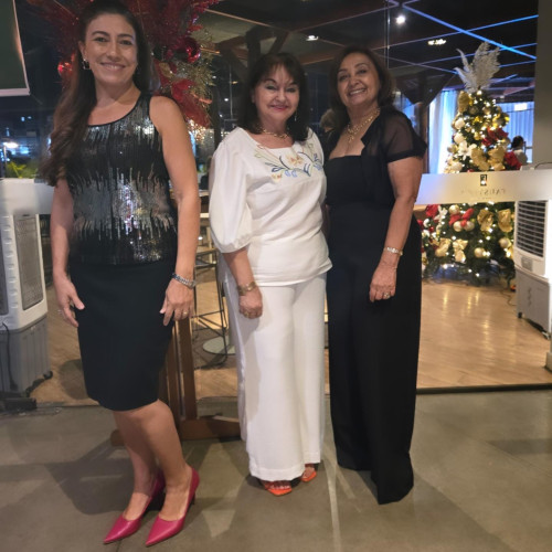 #Clube - Um click das queridas Rosa Dantas, Zuita Vasconcelos e Nailza Meneses na reunião do Lotus Clube de Teresina realizada em grande estilo em restaurante badalado. Chics!!! - (Luciêne Sampaio)