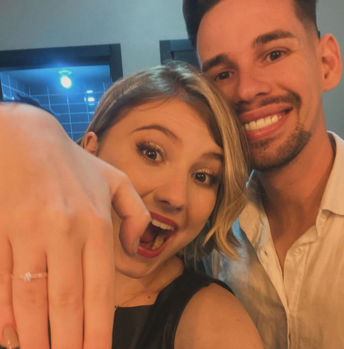 Isabel Veloso anuncia casamento com Lucas Borbas, atual namorado - (Reprodução/Instagram)