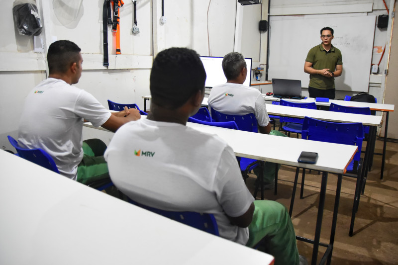 Educação transforma rotina de operários da construção civil em Teresina