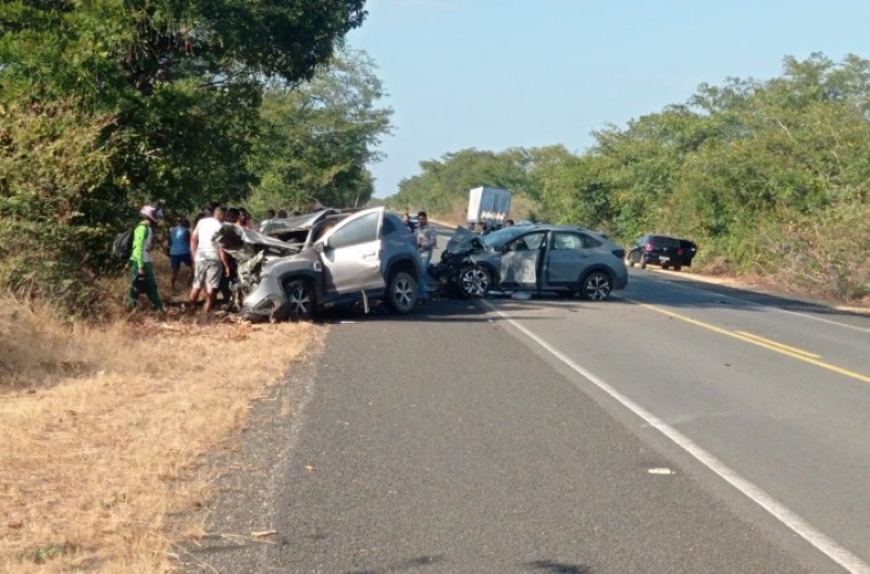 Colisão frontal deixa uma pessoa morta na BR-343 em Amarante