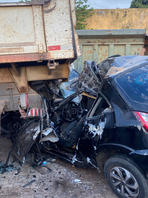 Motorista morre após colidir carro contra caçamba estacionada na BR-316, em Teresina - (Reprodução/Redes sociais)