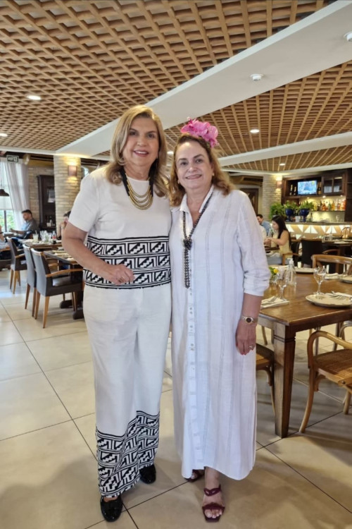 #Amigas - Um click das queridas Cida Tenório e Geovana Noleto em reunião badalada. Chics!!! - (Arquivo Pessoal)