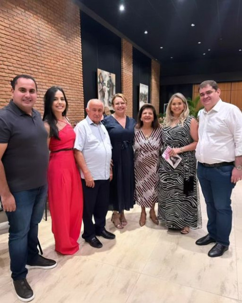 #FeiradoEmpeendedor  - Um click de Georgiano Neto, Livia Alencar, Júlio César Lima, Jussara Lima, Maria Clara Napoleão e Júlio César Lima Filho com a empresária Luiza Helena Trajano onde participa da Feira do Empreendedor - by @sebraepi. Chics!!! - (Arquivo Pessoal)