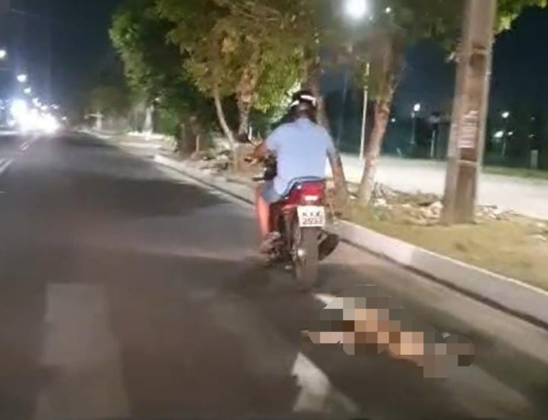 Motociclista é flagrado arrastando cachorro no Dirceu - (Reprodução/Redes Sociais)