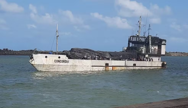 Cinco tripulantes estão desaparecidas após naufrágio de navio em Recife - (Reprodução/Whatsapp)