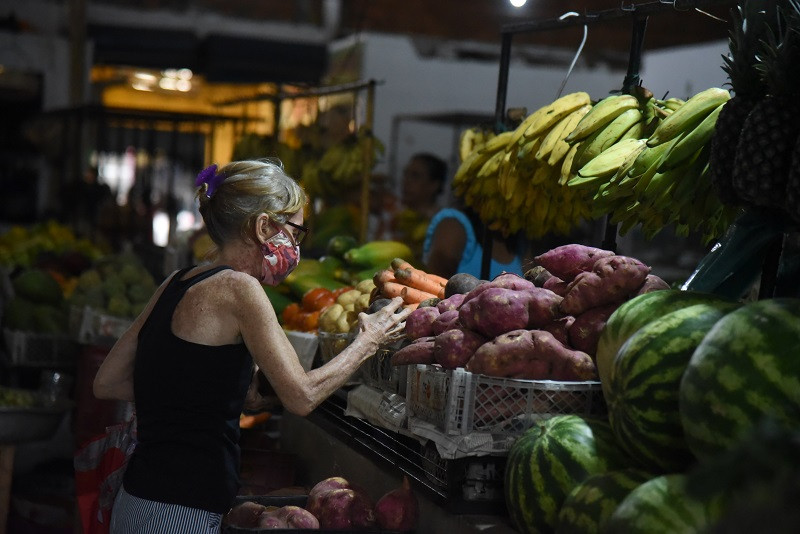 Alimentos ficam mais caros - (Assis Fernandes/ O DIA)