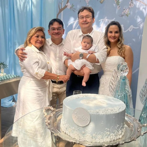 #Batizado - Um click das memórias de um dia muito especial Batizado da Luisa, com a família reunida. Alda Neiva Veloso. Chics!!! - (Divulgação)