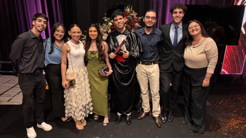 #Formatura - Um click dos queridos formandos Antonio de Carvalho e Isabella Rios na Formatura no Curso Bacharel em Direto da Faculdade Uninovafapi. Com os amigos Caio Fernandes, Lyandra Lara, Elis Gonçalves, Iris Cerqueira, Gustavo Santiago, Yuri Sampaio & Ivna Saunders. Chics!!! - (Yuri Sampaio)