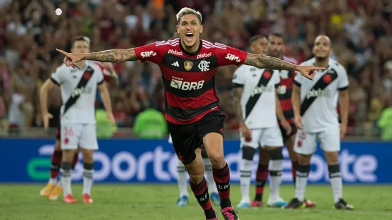 Flamengo e Vasco disputam Brasileirão neste domingo (15) - (Armando Paiva / LANCE!)