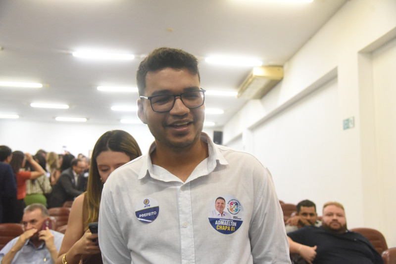 No Piauí, prefeito mais jovem do Brasil prioriza campo de futebol e parque de vaquejadas