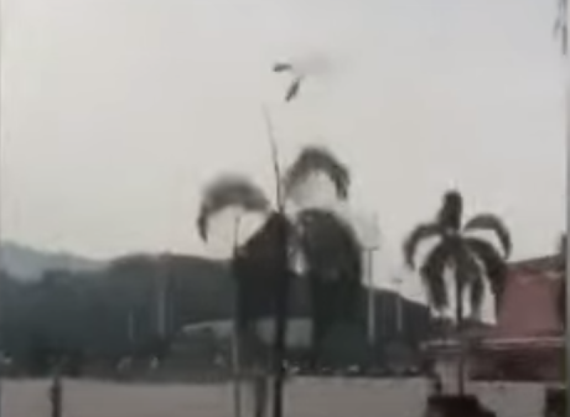 VÍDEO: helicópteros da Marinha colidem no ar na Malásia e resulta em 10 mortos