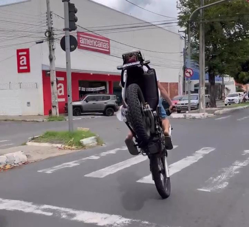 "Grau" sendo realizado em via pública em Teresina - (Reprodução / Redes Sociais)