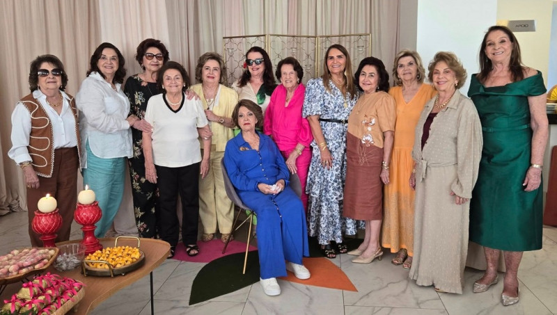 #Comemoração - Um click da querida amiga a nossa 'DIVA' - by Ausair Chaib Gomes, que hoje (3) está de PARABÉSNS, e comemorou os seus 89 anos no dia 1º/2, com as amigas do Clube do Chá, familiares com um almoço, no Salão de Festas do Condomínio com presenças de familiares e amigos. Chics!!! - (Luciêne Sampaio)