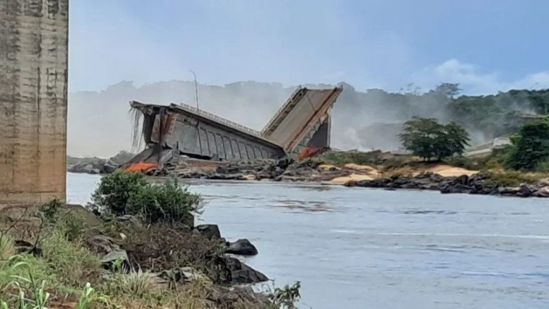 Estrutura de ponte que desabou entre Maranhão e Tocantins é implodida