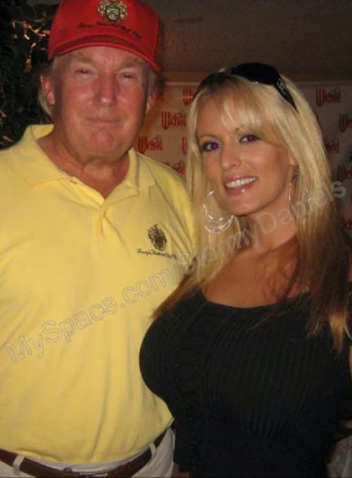 Trump e ex-atriz pornô Stormy Daniels - (Reprodução/Internet)