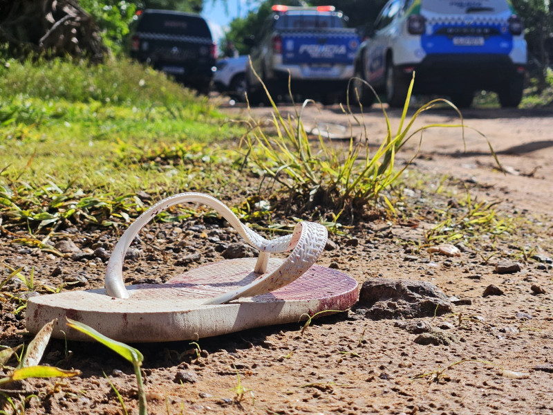 Dois suspeitos conseguiram fugir para uma área de mata - (Jailson Soares/ODIA)